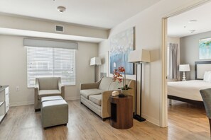 Schreibtisch, Bügeleisen/Bügelbrett, kostenloses WLAN, Bettwäsche