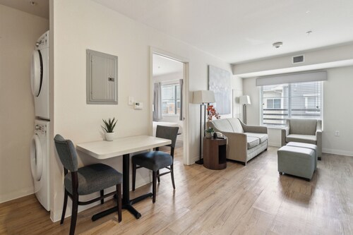 Simplicity At the Rim  1415 I Spacious 1 Bed 1 Bth