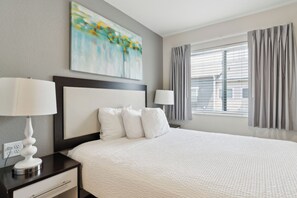 1 makuuhuone, työpöytä, silitysrauta/-lauta, vauvan matkasänky