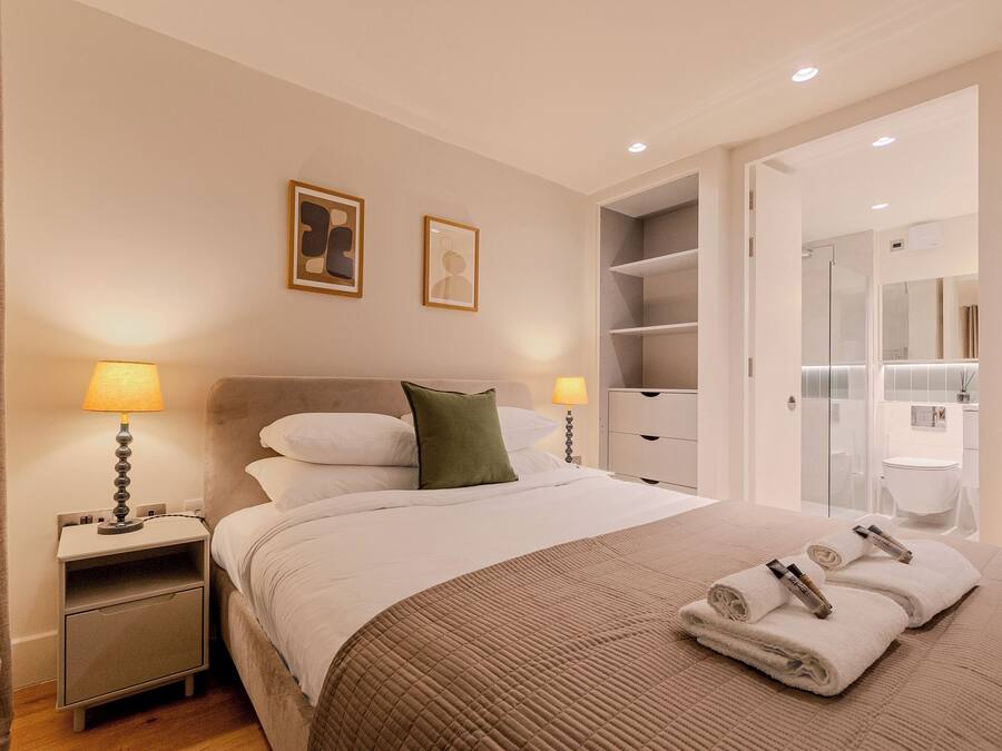 1 bedroom, in-room safe, iron/ironing board