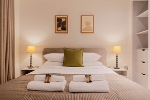 Elite Apartment | 1 bedroom, in-room safe, iron/ironing board