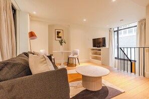 Luxury Apartment | Living area - Your Apartment - St. Paul's (London)