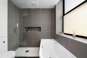 Gallery Apartment | Bathroom
