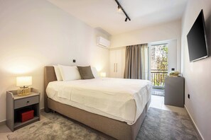 1 bedroom, desk, iron/ironing board, travel cot