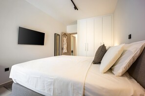 1 habitación, tabla de planchar con plancha, cuna de viaje y wifi 