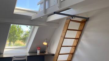 2 chambres, coffres-forts dans les chambres, bureau