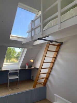 2 slaapkamers, een kluis op de kamer, een bureau