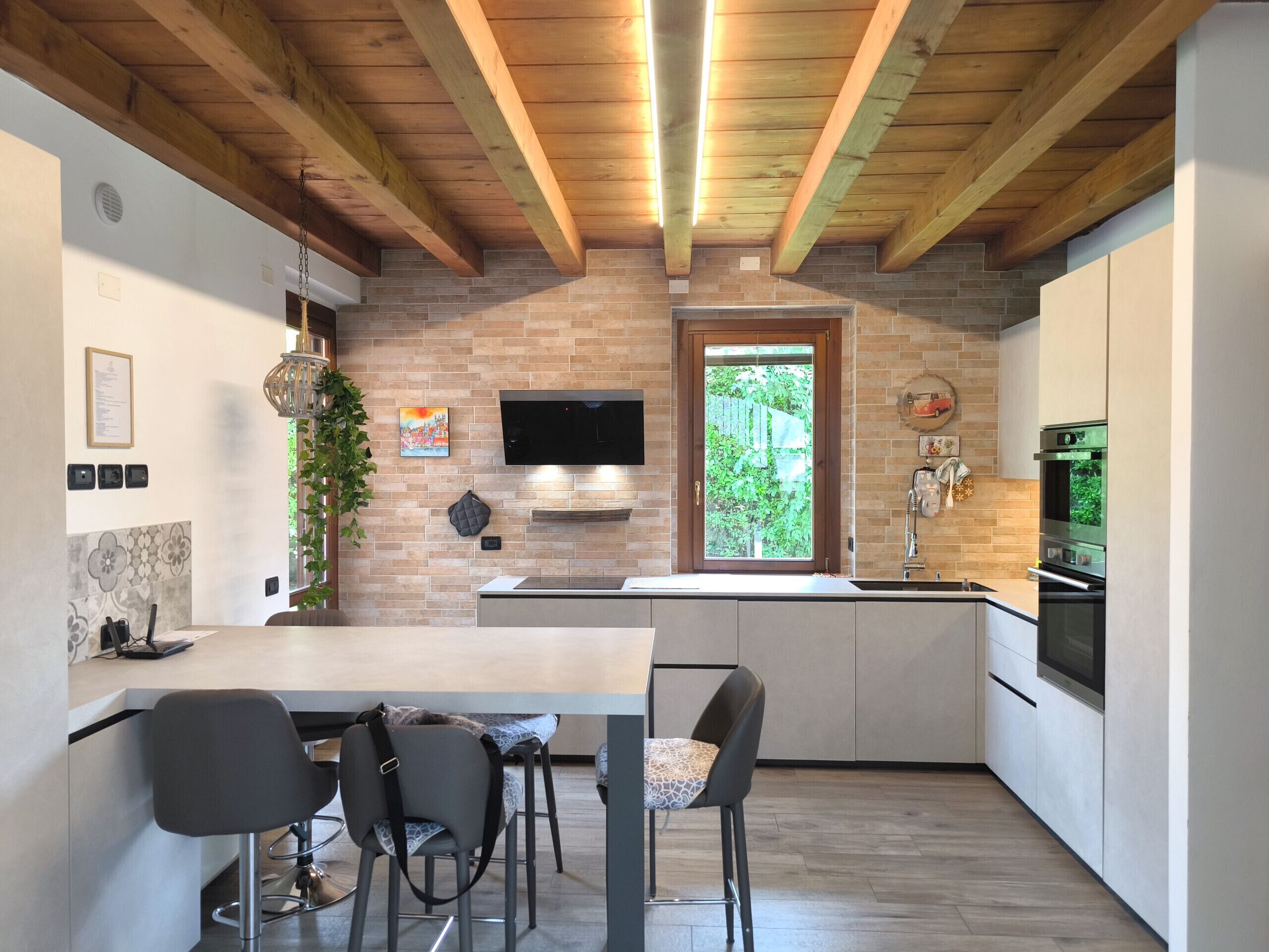 Kühlschrank, Mikrowelle, Ofen, Geschirrspüler