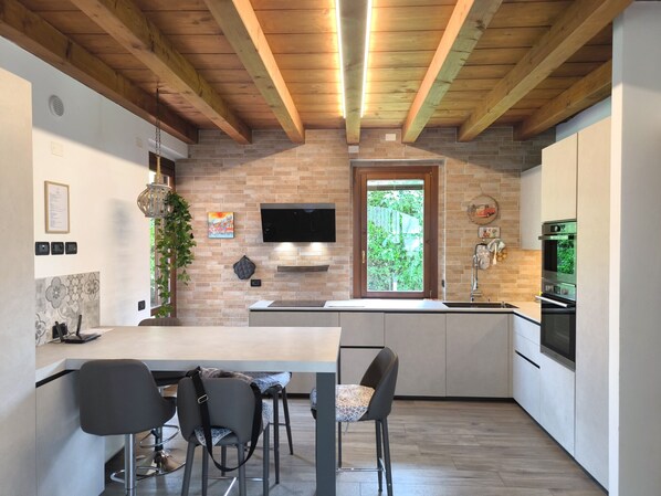 Fridge, microwave, oven, dishwasher