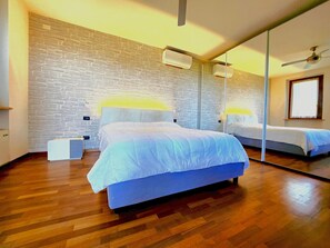 4 bedrooms, iron/ironing board, free WiFi, bed sheets