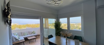 THE ROCK VIEWS APARTMENTS 1 1 min walk from the border with Gibraltar
