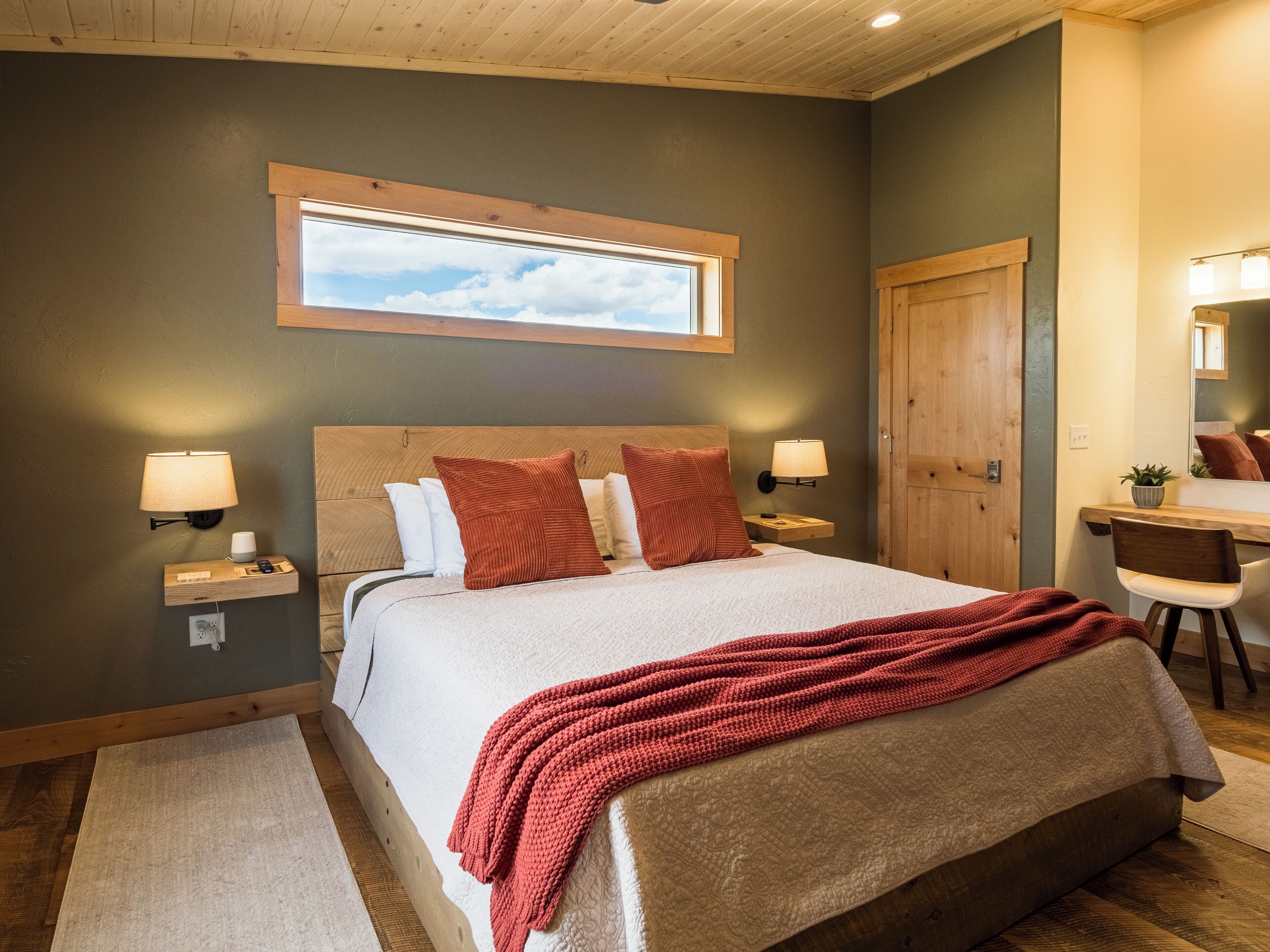 3 Schlafzimmer, Schreibtisch, Bügeleisen/Bügelbrett, Reisekinderbett