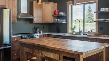 Køleskab, mikrobølgeovn, ovn, kogeplade