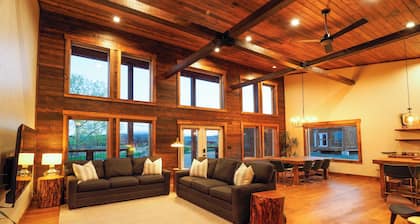 Rent 2 luxury cabins: sleep 16! Fire pits, outdoor dining, stunning skies on the edge of Cody.