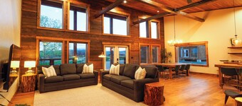 Rent 2 luxury cabins: sleep 16! Fire pits, outdoor dining, stunning skies on the edge of Cody.