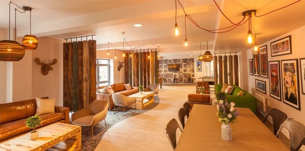 Coin salon dans le hall