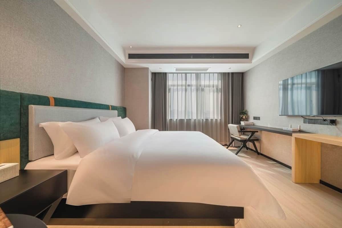 Luxury Room, City View | Blackout curtains, soundproofing, free WiFi