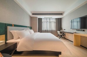 غرفة فاخرة. - منظر للمدينة | ستائر تعتيم وتجهيزات عازلة للصوت وواي فاي مجانًا