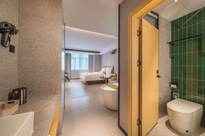 Habitación ejecutiva, vista a la ciudad | Cortinas blackout, insonorización y wifi gratis 