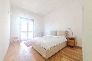 2 chambres, fer et planche à repasser, draps fournis