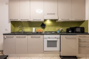 Fridge, microwave, oven, stovetop