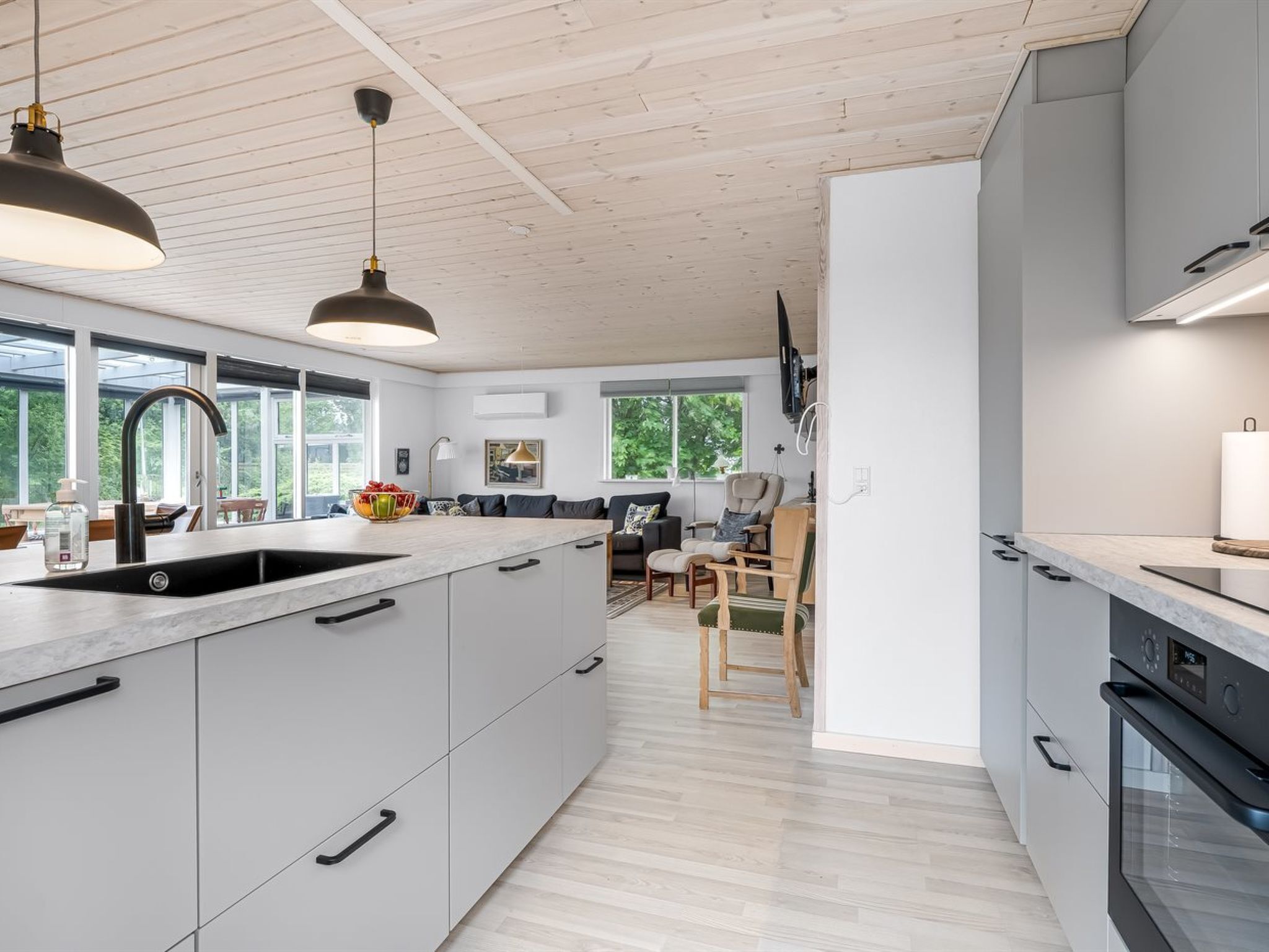 Fridge, dishwasher, cookware/dishes/utensils