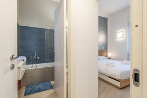 2 makuuhuonetta, silitysrauta/-lauta, Wi-Fi, vuodevaatteet