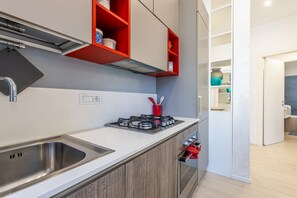 Fridge, microwave, oven, stovetop