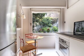 Mikroaaltouuni, uuni, liesi, astianpesukone