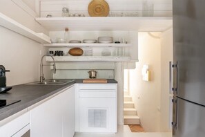 Mikroaaltouuni, uuni, liesi, astianpesukone