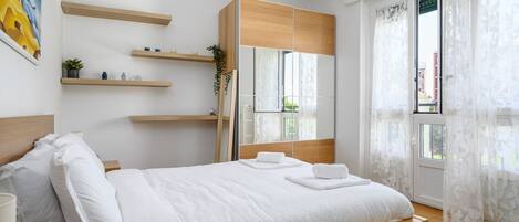 Iron/ironing board, WiFi, bed sheets