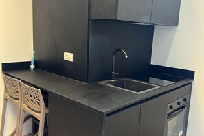 Four, plaque de cuisson, cafetière/bouilloire