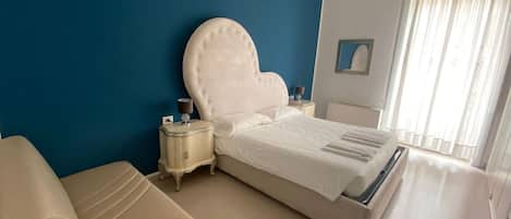 2 bedrooms, iron/ironing board, WiFi