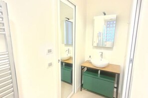 Suihku, hiustenkuivaaja, bidee