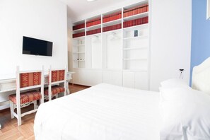 2 bedrooms, iron/ironing board, bed sheets