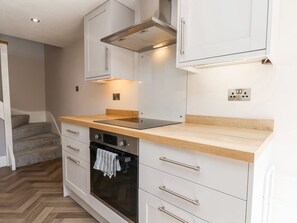 Dishwasher, cookware/dishes/utensils