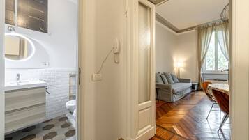 Dusche, Haartrockner, Bidet, Handtücher