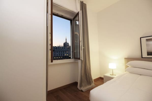 2 bedrooms, iron/ironing board, WiFi