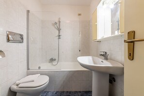 Dusche, Haartrockner, Bidet