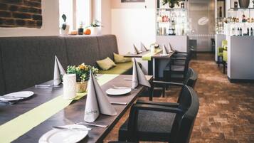 每日供应自助式早餐(每人 EUR 17)