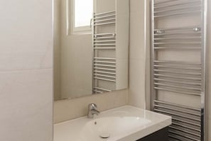 Suihku, hiustenkuivaaja, bidee