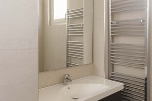 Een douche, een haardroger, een bidet