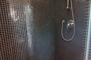 シャワー、ヘアドライヤー、ビデ