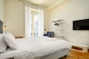4 bedrooms, iron/ironing board, Internet, bed sheets