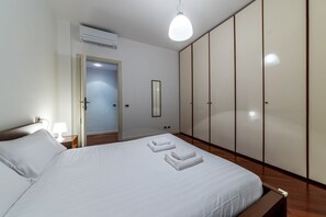 2 makuuhuonetta, silitysrauta/-lauta, Wi-Fi, vuodevaatteet