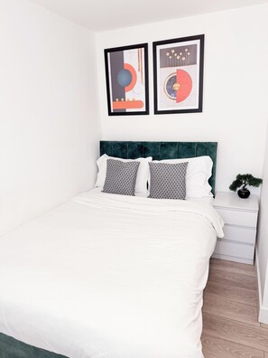 Apartment, 2 Bedrooms (132 B) | 2 bedrooms, desk, laptop workspace, iron/ironing board - 132 Huntingdon (Huntingdon)