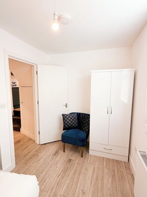 Apartment, 2 Bedrooms (132 B) | 2 bedrooms, desk, laptop workspace, iron/ironing board - 132 Huntingdon (Huntingdon)