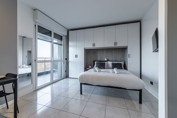 1 bedroom, bed sheets