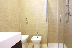 Shower, bidet - BRERA - FIORI CHIARI CHARME APARTMENT RENOVATED (Milano)