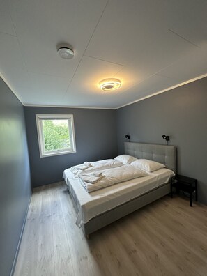 3 bedrooms, iron/ironing board, WiFi, bed sheets - Loen Panorama in Stryn, outdoor hot tub with fjord and mountain views (Vestland)